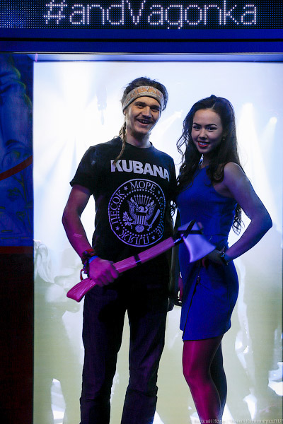  Лапти разбил об пол: на Вагонке прошёл концерт «Нейромонаха Феофана»