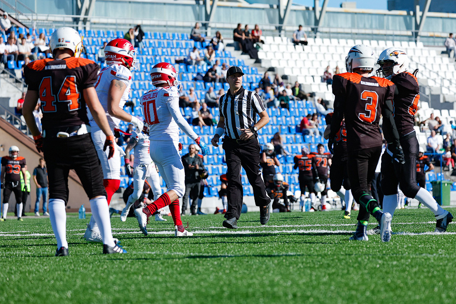 Пролёт «Ястребов»: как в Калининграде сыграли в американский футбол (фото)