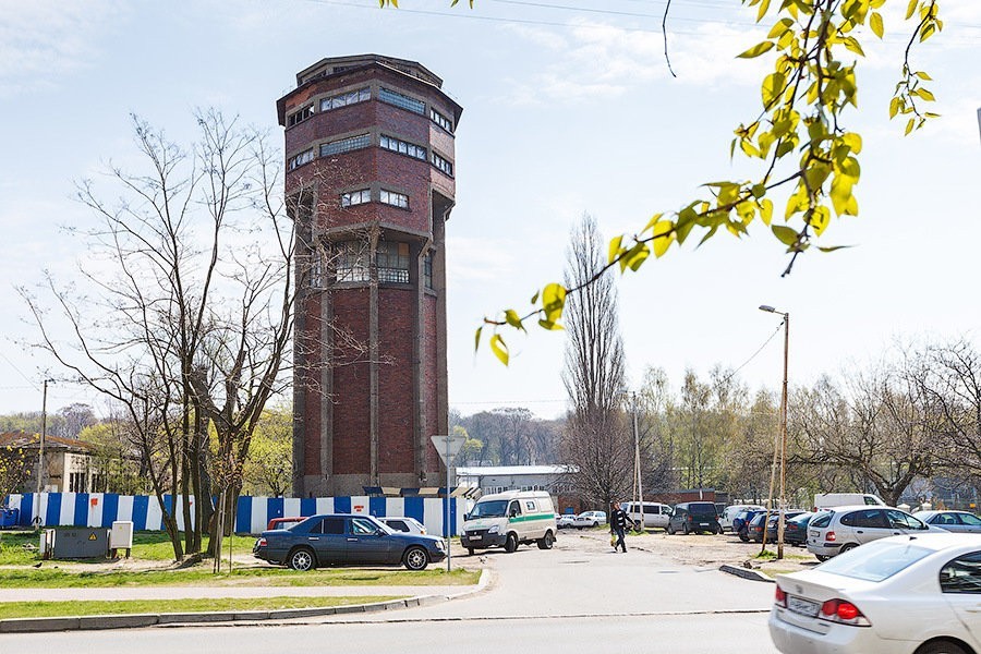 Власти Балтийска согласились принять у РЖД бывшую водонапорную башню в центре