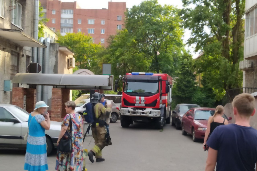 Какие улицы эвакуируют. Фото людей на улице. Эвакуация фото. Калининград уборка улиц. Также пришлось эвакуировать.