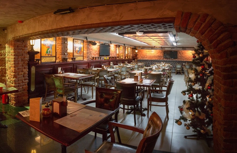 Панорама погребка Швейка.jpg