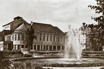 Здание драмтеатра в 1930-е годы.