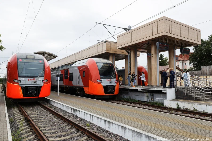 2026.08 электричка, ласточка, вокзал зеленоградска, перрон (3).JPG