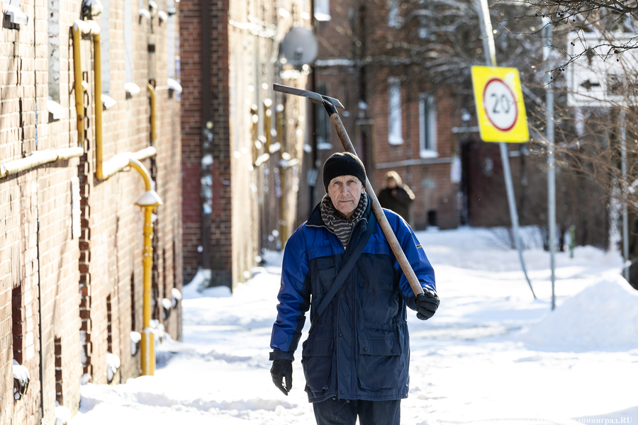 2024.01 зима, холода, снег, снегопад, уборка, дворник 38.JPG