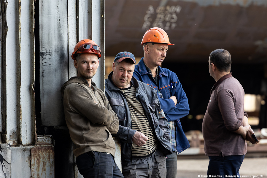 2023.05 псз янтарь, судоремонтный завод, рабочие 3.JPG