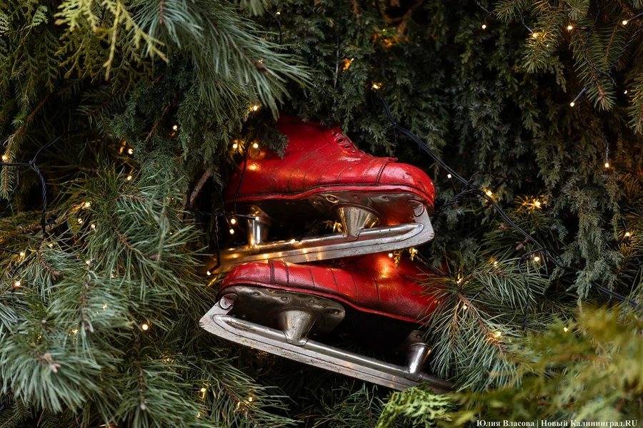 2023.12 зеленоградск, новый год, украшение города, коньки 3.JPG