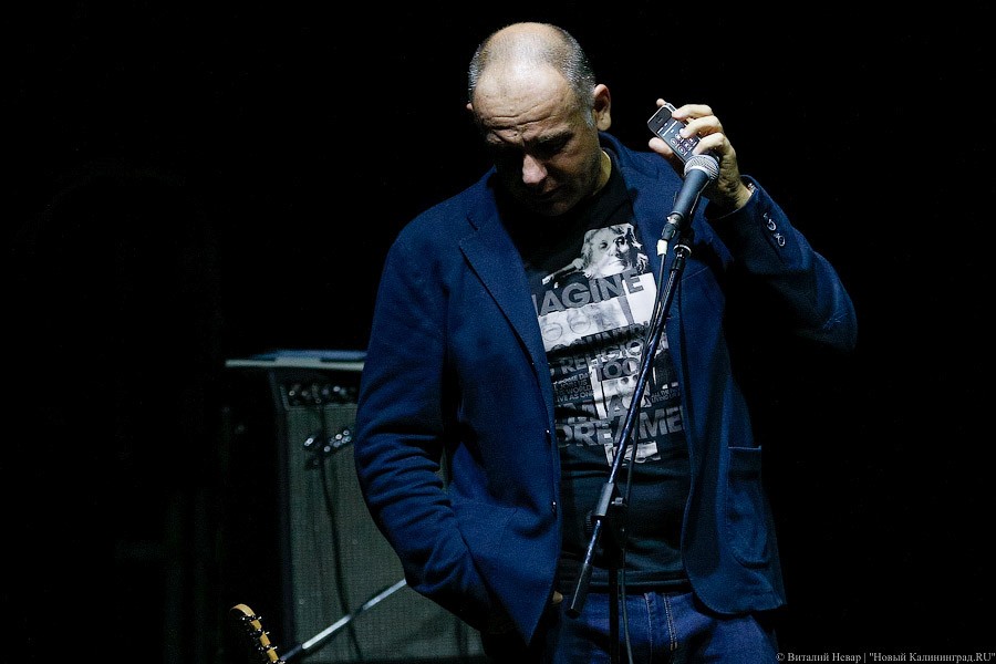 Андрей Левченко звонит Сергею Смирнову по громкой связи _NEV9813.jpg