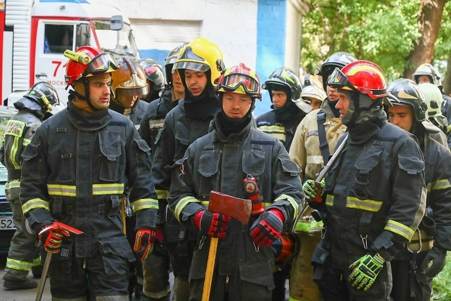 Евгений с командой.jpg