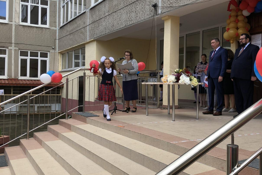 Школа номер 57 калининград. Калининград 19 школа 2018. Васильковская средняя школа калининградская. Элжур калининград школа 14. Урок безопасности пдн.