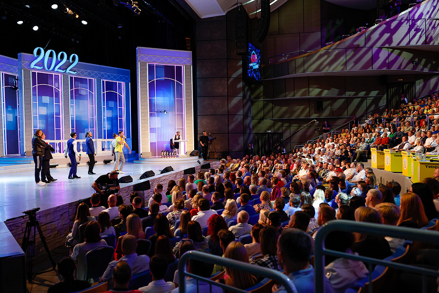 голосящий кивин логотип. кивин квн. кивин. кивин птица. кивин.