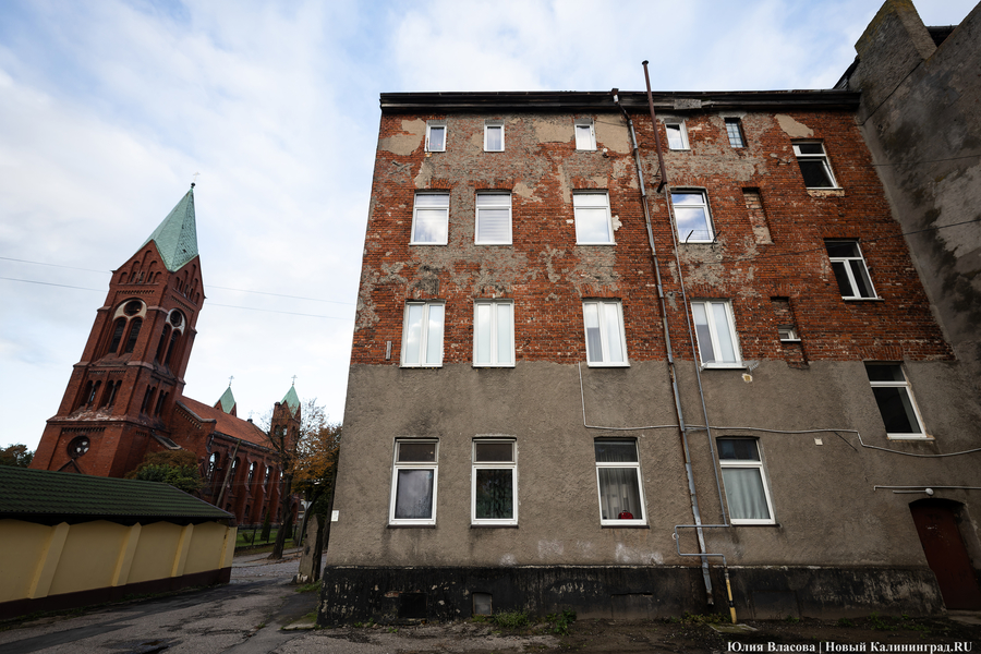 Дом соседствует с собором Архангела Михаила. Сюда часто привозят туристов 